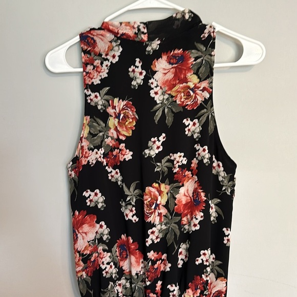 OOTD Floral Sleeveless Flare Button Jumpsuit Size Medium - Picture 6 of 6